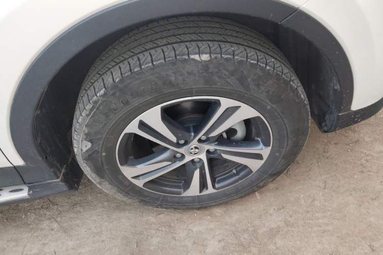 Used Toyota RAV4 2015 2.0L CVT Two-Wheel Drive Fashion Edition Right Front Wheel Hub