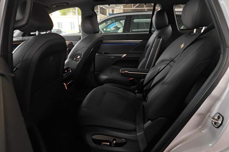 Used Dongfeng eπ eπ008 2024 210Max Range-Extended Version 6 Seats