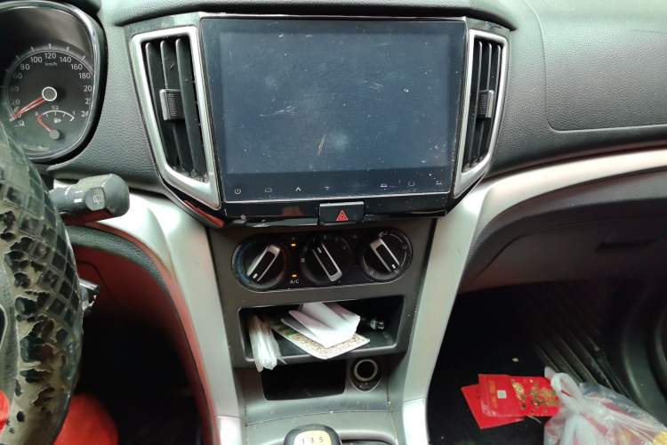 Used Venucia T70 2015 1.6L Manual Ruixing Edition Audio And AC Panel