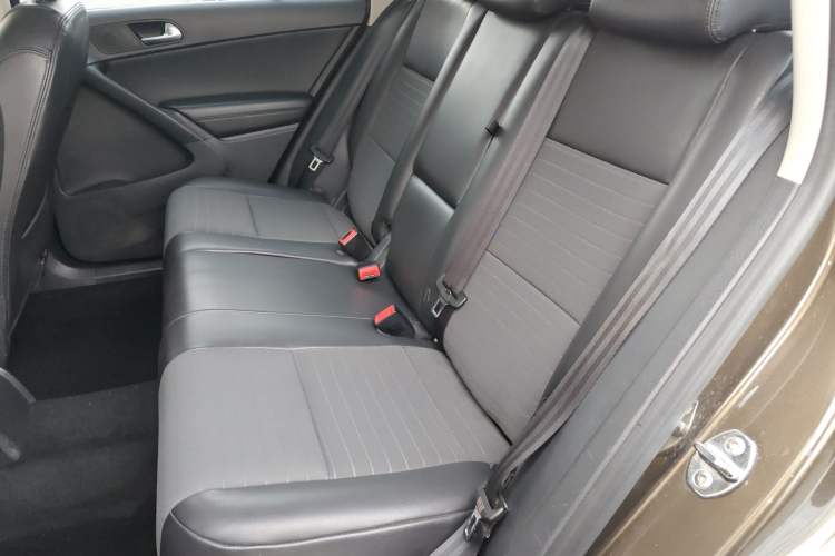 Used Volkswagen Tiguan 2015 1.8TSI Automatic Two-Wheel Drive Trend Edition Left Rear Seat