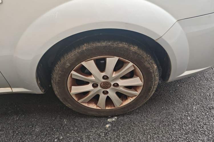 Used Buick Excelle 2013 1.5L Automatic Luxury Model Right Front Wheel Hub