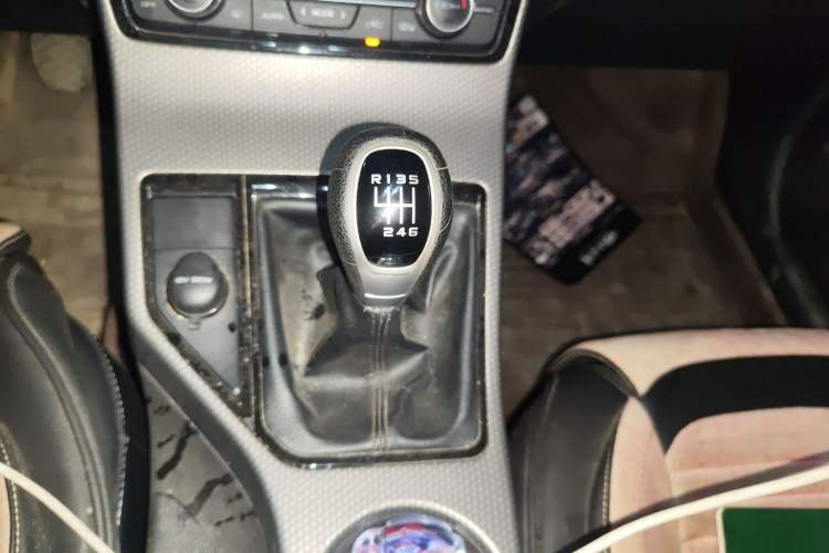 Used Geely Auto Emgrand GS 2016 Elegant Edition 1.8L Manual LingShang Model Gear Lever