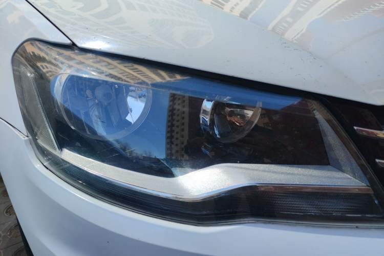 Used Volkswagen Bora 2014 1.6L Manual Comfort Model Right Front Headlight