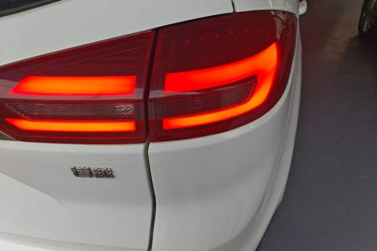 Used Geely Auto Emgrand X7 Sport 2018 1.8TD Automatic Two-Wheel Drive Smart Connect 4G Internet Edition