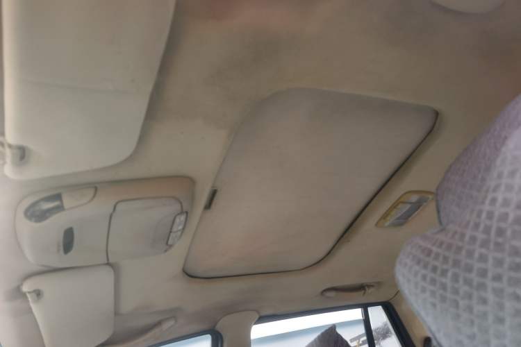 Used Huatai Santa Fe Classic 2012 2.0L Gasoline Manual Two-Wheel Drive with Sunroof Headliner