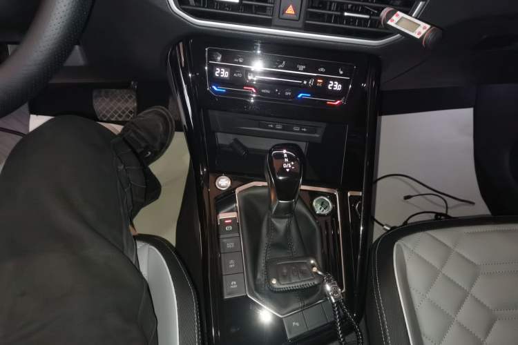 Used Volkswagen Tayron 2023 280TSI Two-Wheel-Drive Luxury Plus Advanced Version Gear Lever