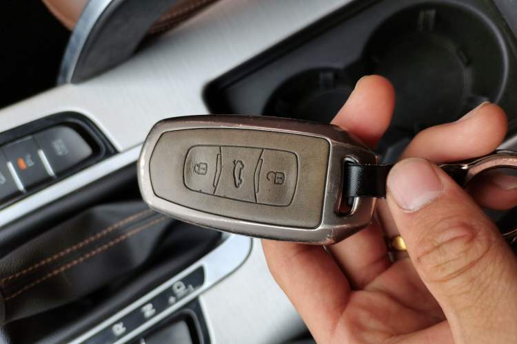 Used Geely Auto Emgrand X7 Sport 2016 1.8TD Automatic All-Wheel-Drive ZhiZun Edition Vehicle Key