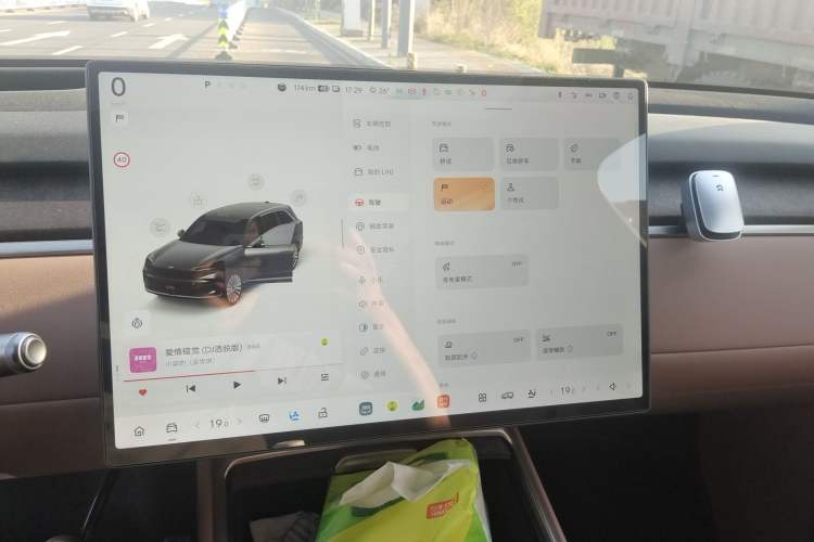 Used ONVO Luxeed L90 2025 Model—Max Six-Seater Version Audio And AC Panel