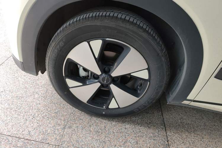 Used BYD Dolphin 2023 420 km Fashion Edition Left Front Wheel Hub