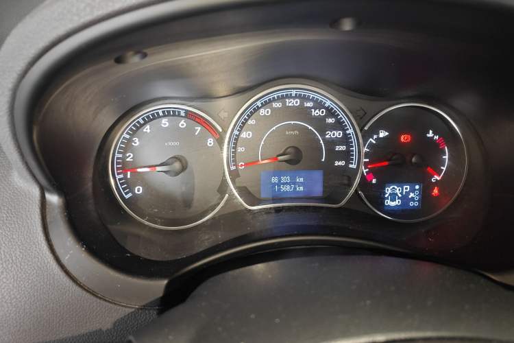 Used Renault Koleos 2014 Revised Version 2.5L Two-Wheel Drive Comfort Edition Instrument Cluster