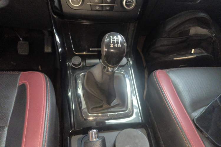 Used HYOSOW S3 2016 1.5L Manual Luxury Edition China IV Emission Standard Gear Lever