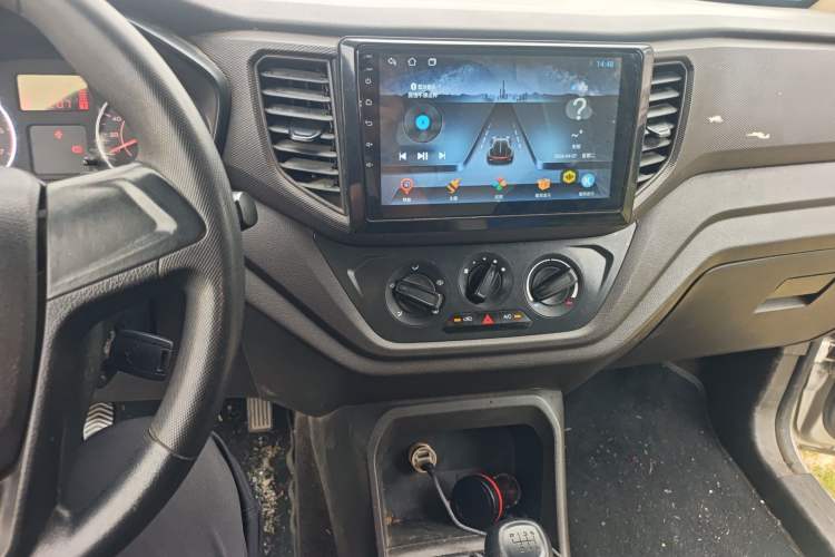 Used Wuling Hongguang V 2022 1.5L Jingqu Edition Enclosed-Window Vehicle with Hydraulic Power Steering LAR Audio And AC Panel