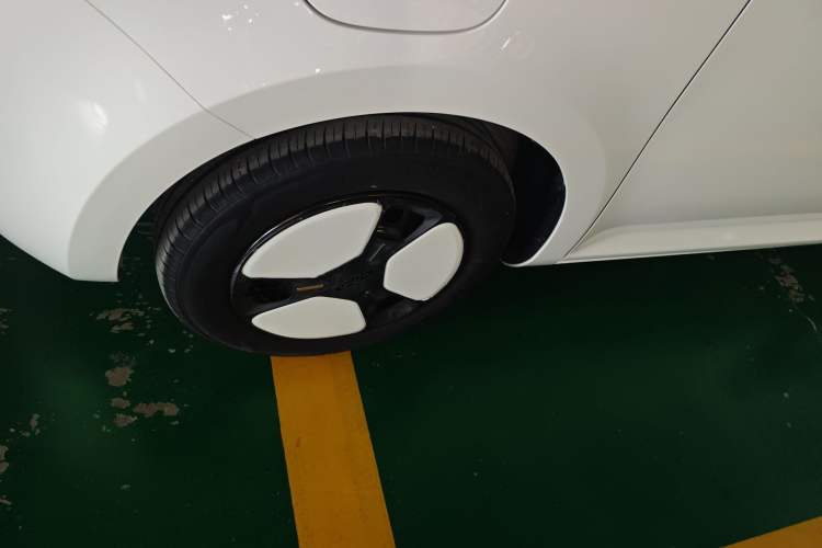 Used CHANGAN NEVO Lumin 2025 205 km Xiangqin Version Left Front Wheel Hub