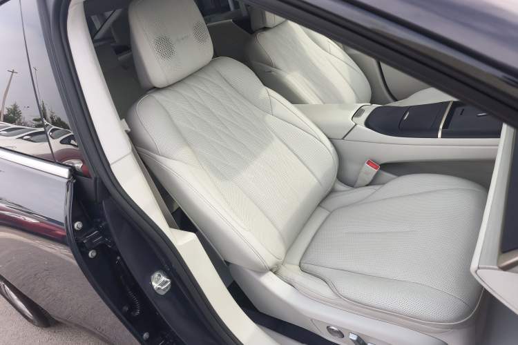 Used Buick L7 2025 Model Aivia