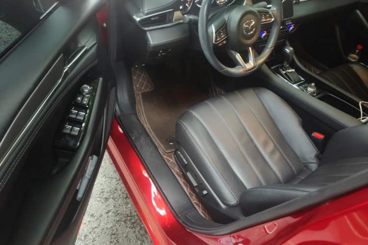 Used Mazda Atenza 2021 2.0L Blue Sky Luxury Edition

