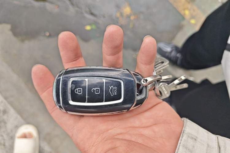 Used Hyundai Elantra 2021 1.5L CVT GLX Elite Edition Vehicle Key