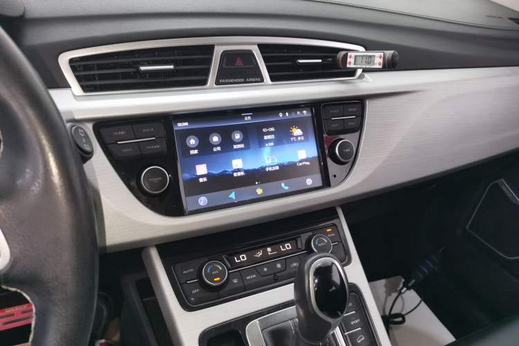 Used Geely Auto Emgrand X7 Sport 2016 1.8TD Automatic Smart Connectivity Version Audio And AC Panel