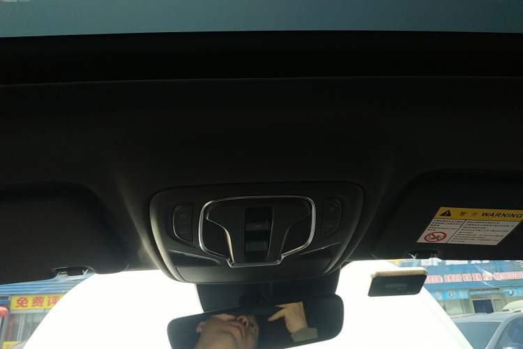 Used MG HS 2018 30T Automatic Two-Wheel Drive Trophy Edition—High-Octane V-Model Headliner