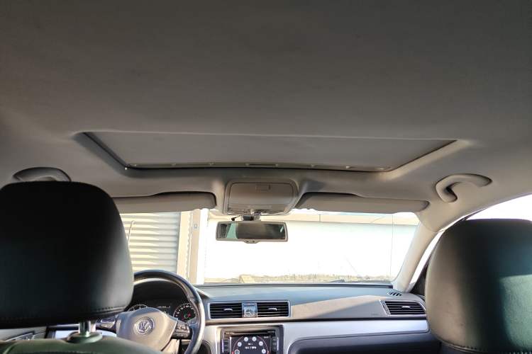 Used Volkswagen Passat 2014 1.8TSI DSG Prestige Navigation Edition Headliner