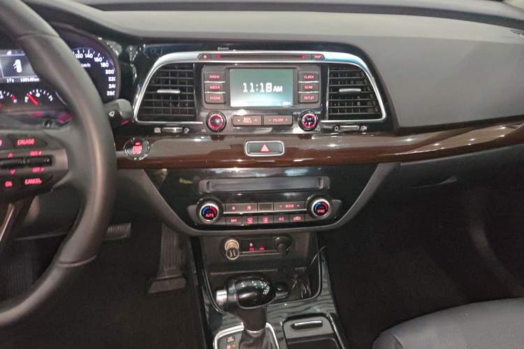 Used Kia K4 2017 1.6T Automatic T-DLX Turbo Audio And AC Panel