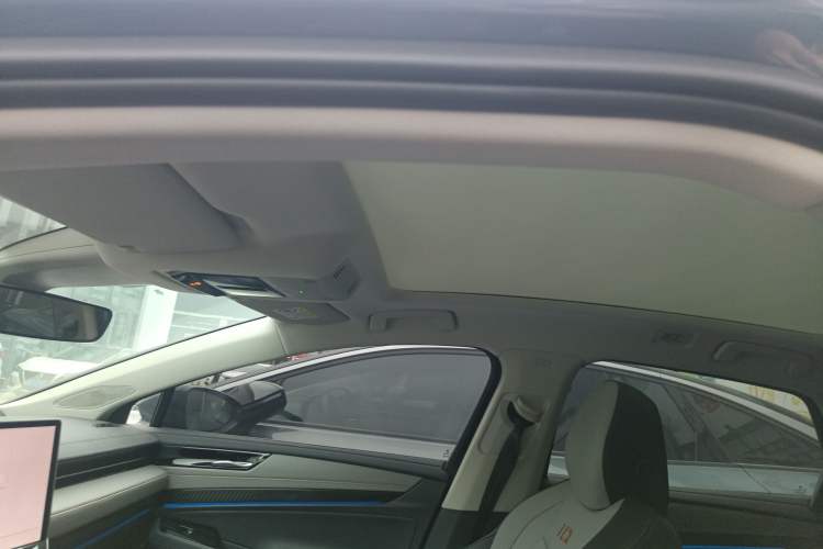 Used Volkswagen ID.7 VIZZION 2024 AIR model Headliner