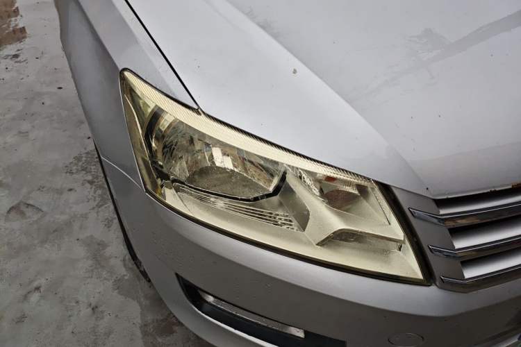 Used Volkswagen Santana 2013 1.6L Automatic Comfort Edition Right Front Headlight