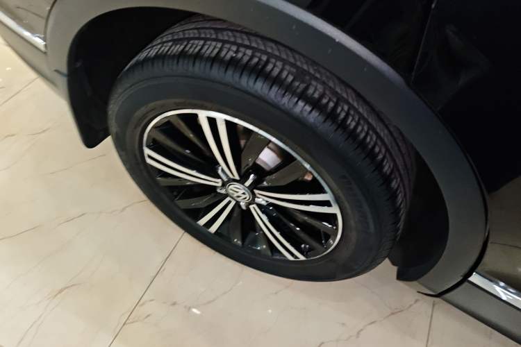 Used Volkswagen Tiguan L 2019 Updated Version 330TSI Automatic Two-Wheel Drive Panoramic Comfort Edition China VI Standard Right Rear Wheel Hub