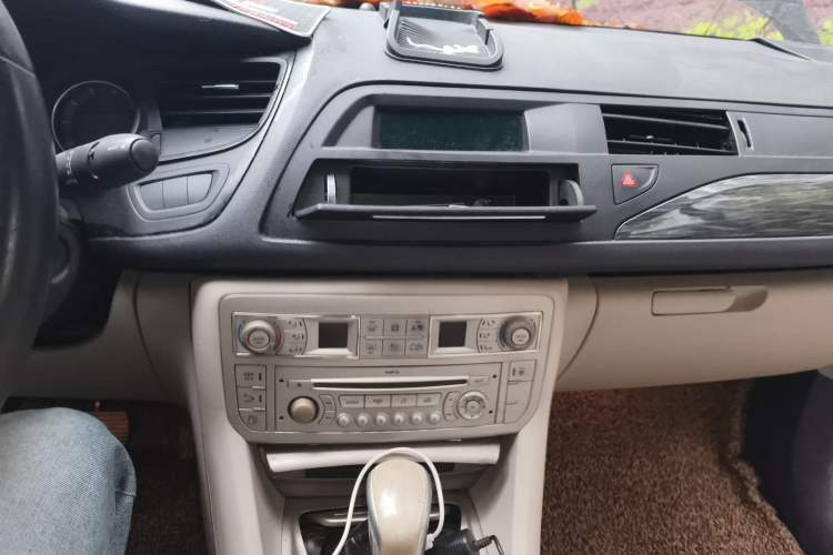 Used Citroen C5 2012 2.0L Automatic Luxury Edition Audio And AC Panel