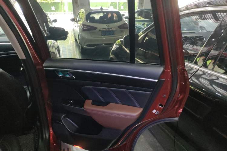 Used GAC Trumpchi GS7 2017 320T Two-Wheel-Drive Luxury Smart Connectivity Model Interior 3