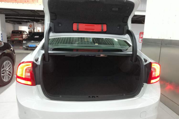 Used Volvo S60 2018 S60L T3 Smart Progress Edition
