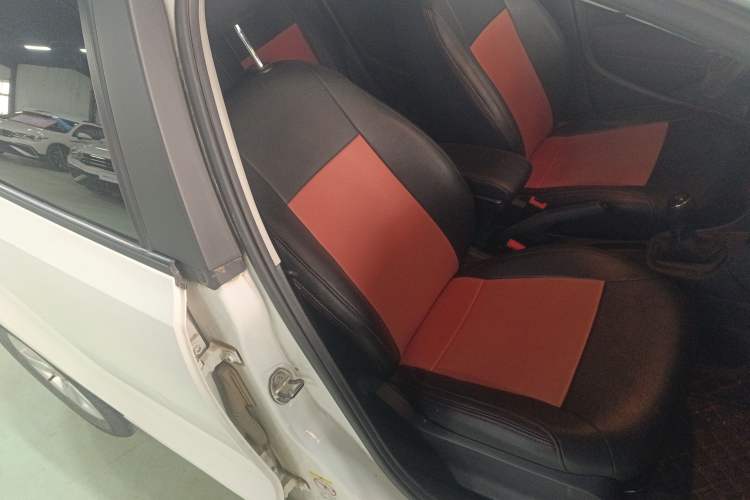 Used Volkswagen Polo 2016 1.4L Manual Fashion Model Right Front Seat