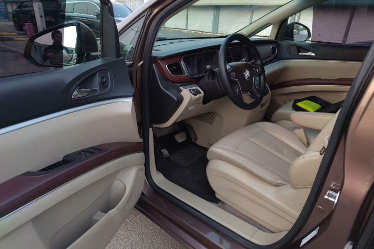 Used Buick GL8 2018 28T Luxury Model China VI Standard Driver Seat