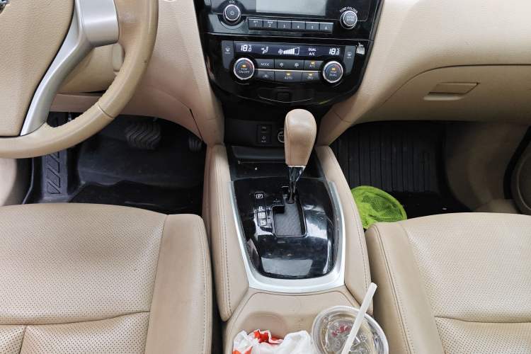 Used Nissan X-Trail 2014 2.0L CVT Comfort Edition 2WD Gear Lever