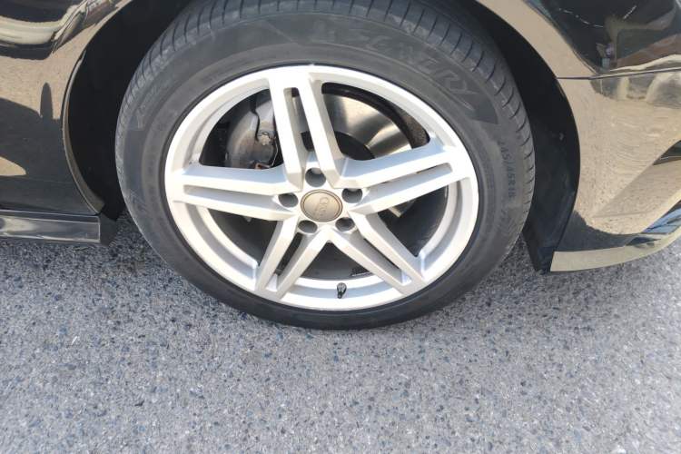 Used Audi A6L 2018 30th Anniversary Edition 30 FSI Style Model Right Front Wheel Hub