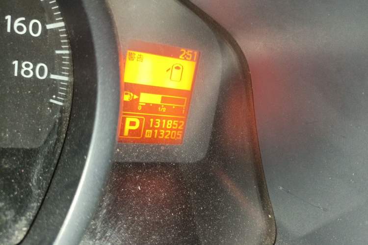 Used Nissan NV200 2016 Revised Version 1.6L CVT Luxury Edition Odometer Close Up