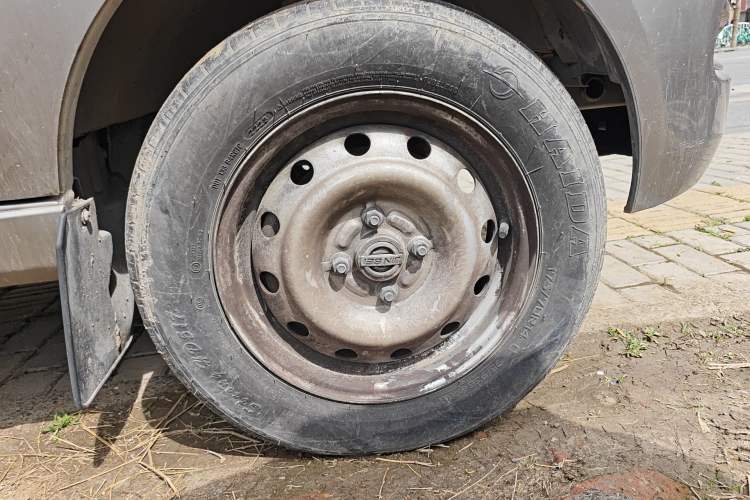 Used Jinbei Hiace X30 2023 1.5L Wealthy-Style Passenger Van 5/6/7-Seater Non-Air-Conditioned Version SWC15M Right Front Wheel Hub