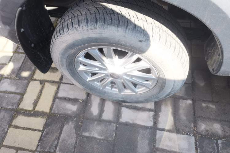 Used Isuzu D-MAX 2023 2.5T Manual Two-Wheel Drive Diesel Flagship Version with Long Wheelbase
