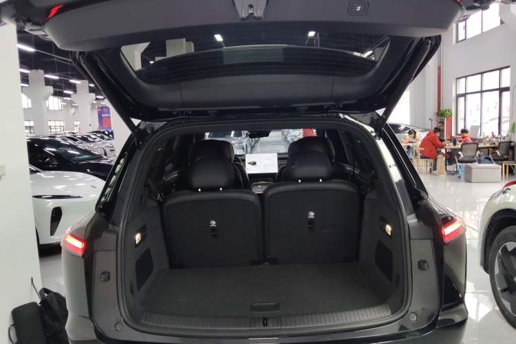 Used ONVO Luxeed L90 2025 Model—Max Six-Seater Version
