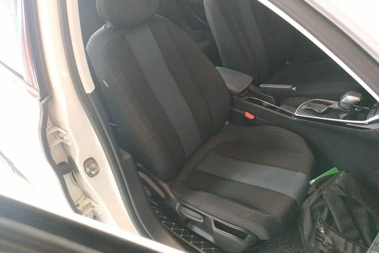 Used Peugeot 308 2018 230THP Automatic Luxury Edition Right Front Seat