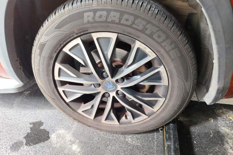 Used BYD Song New Energy 2017 Song DM 1.5TID All-Wheel Drive Luxury Model Right Front Wheel Hub