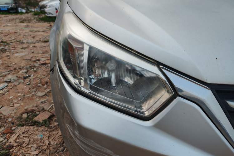 Used Venucia D50 2016 1.6L Manual Elite Edition Right Front Headlight