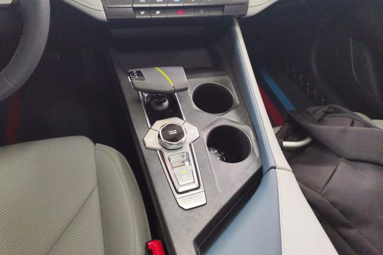 Used CHANGAN UNI-V iDD 2023 Zhidian iDD 1.5T 113km Smart & Fun Version (Rapid Edition)