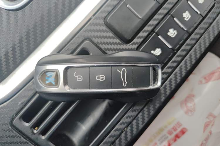 Used GAC Trumpchi GS8 2017 320T Two-Wheel Drive Luxury Smart Connectivity Version (7 Seats)