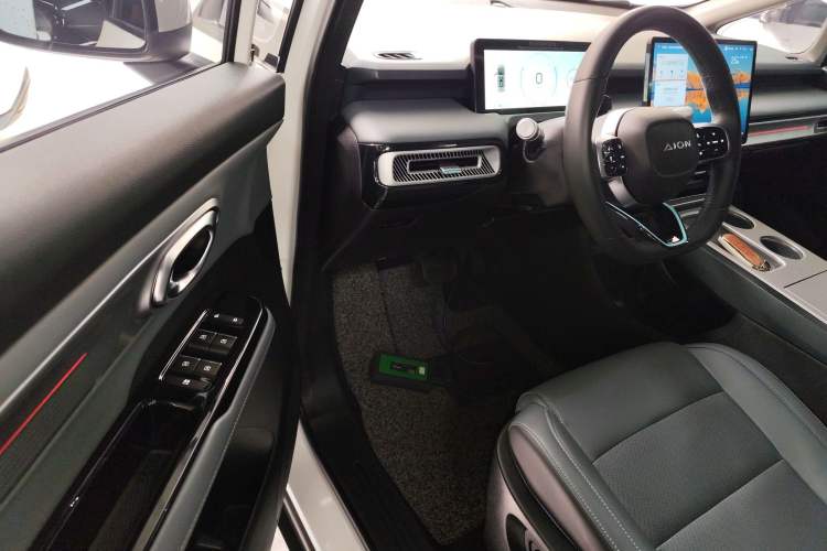 Used AION Y 2022 Plus 70 Tech Edition Driver Seat