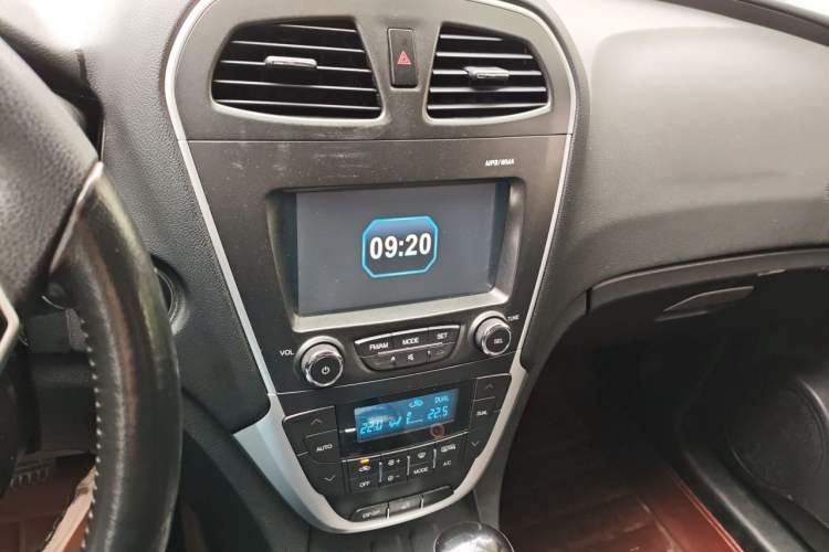 Used GAC Trumpchi GS5 2014 2.0L Automatic Two-Wheel Drive Anniversary Value Edition Audio And AC Panel