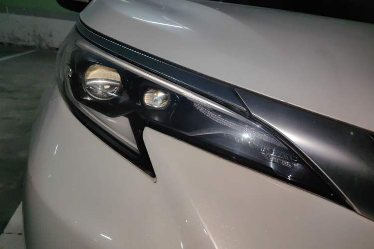 Used Toyota SIENNA 2021 2.5L Hybrid Premium Edition Right Front Headlight