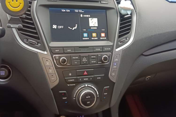 Used Hyundai Santa Fe 2017 2.0T Automatic Two-Wheel Drive Smart Version 7 Seats Audio And AC Panel