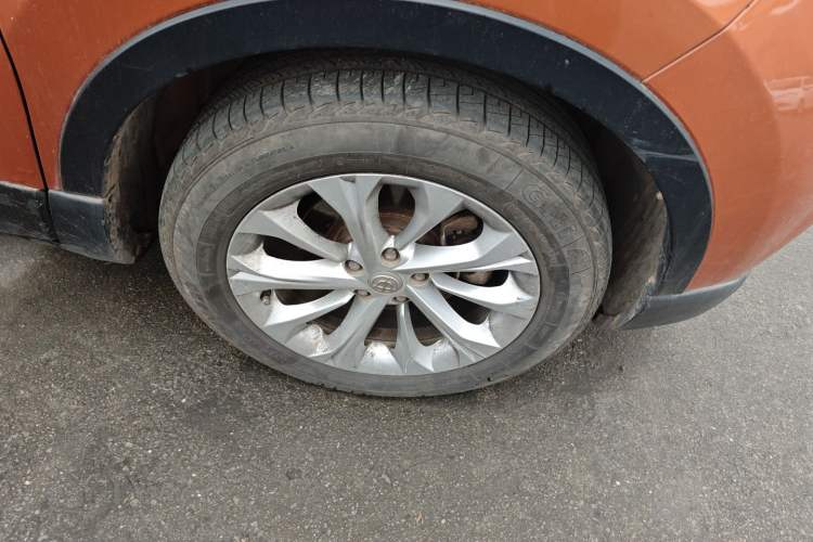 Used Brilliance V3 2015 1.5L Manual Base Version Right Front Wheel Hub