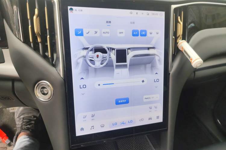 Used Hongqi HS7 PHEV 2024 2.0T PHEV Four-Wheel Drive Flagship Edition 7 Seats Audio And AC Panel