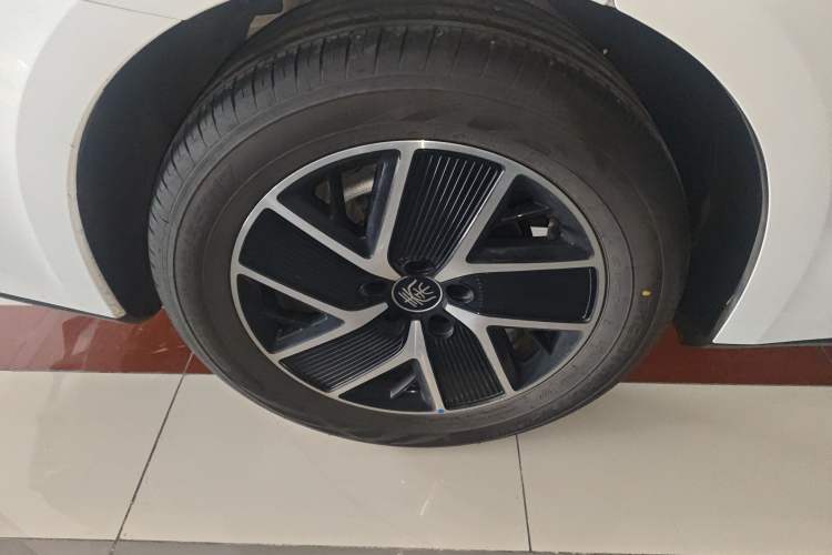 Used BYD Qin L 2025 DM-i Smart Drive 120KM Superior Model
